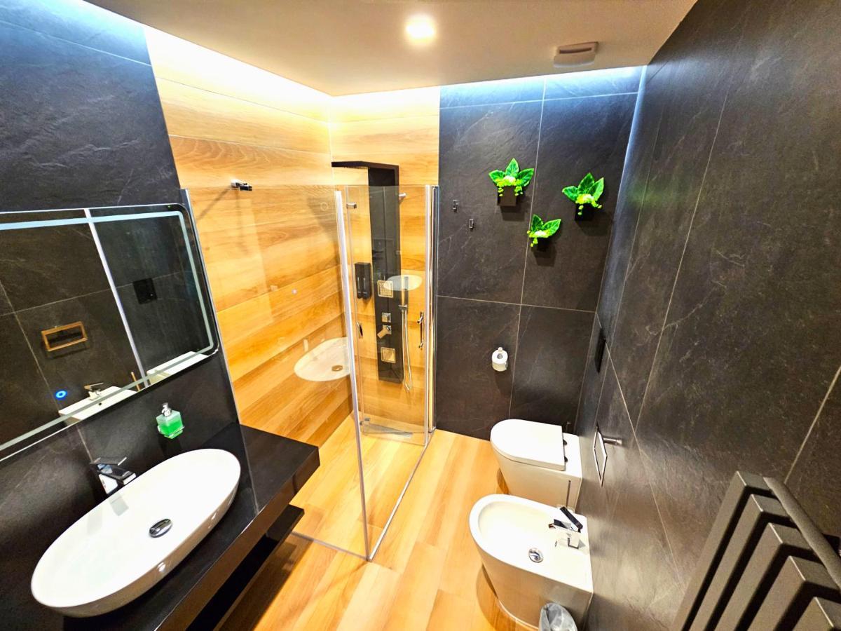 Trilogy Prestige - Central Premium Suites Lecce Zewnętrze zdjęcie