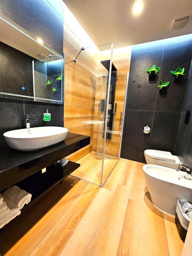 Trilogy Prestige - Central Premium Suites Lecce Zewnętrze zdjęcie