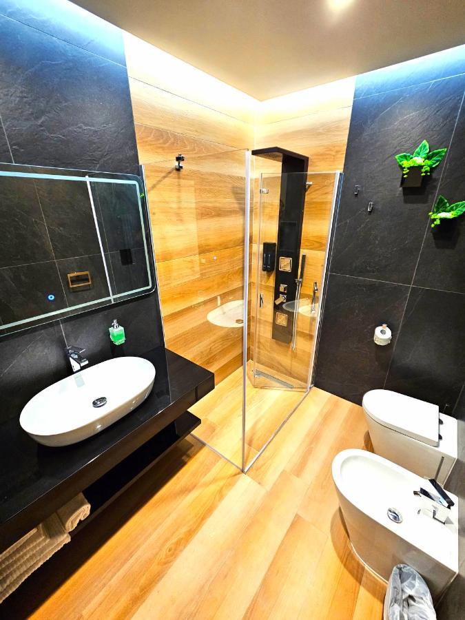 Trilogy Prestige - Central Premium Suites Lecce Zewnętrze zdjęcie